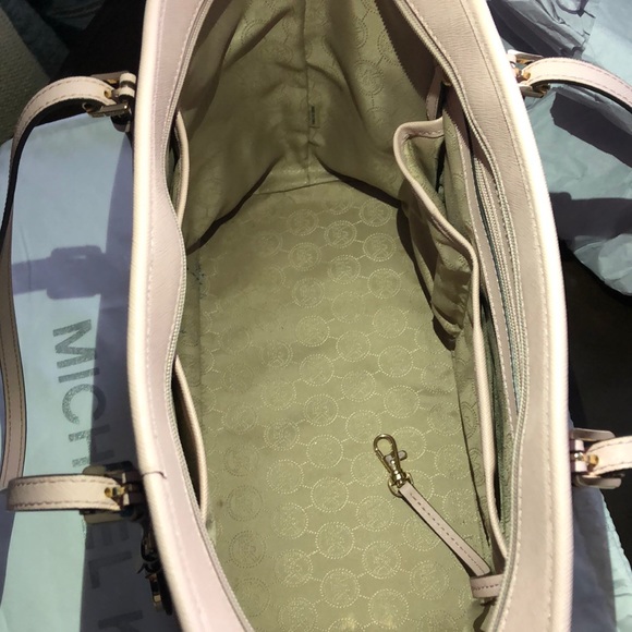 Michael Kors purse - Picture 4 of 5